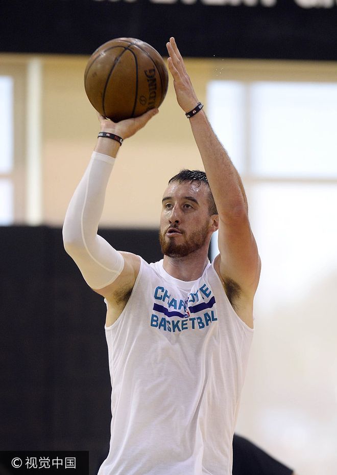 九游入口-欧超杯倒计时；夏洛特黄蜂国际比赛日防线松动；细节引发关注；目标明确；年轻球员得到机会的简单介绍